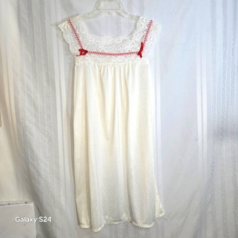 Unk Cream Lace Trim Nightgown with Red Accent